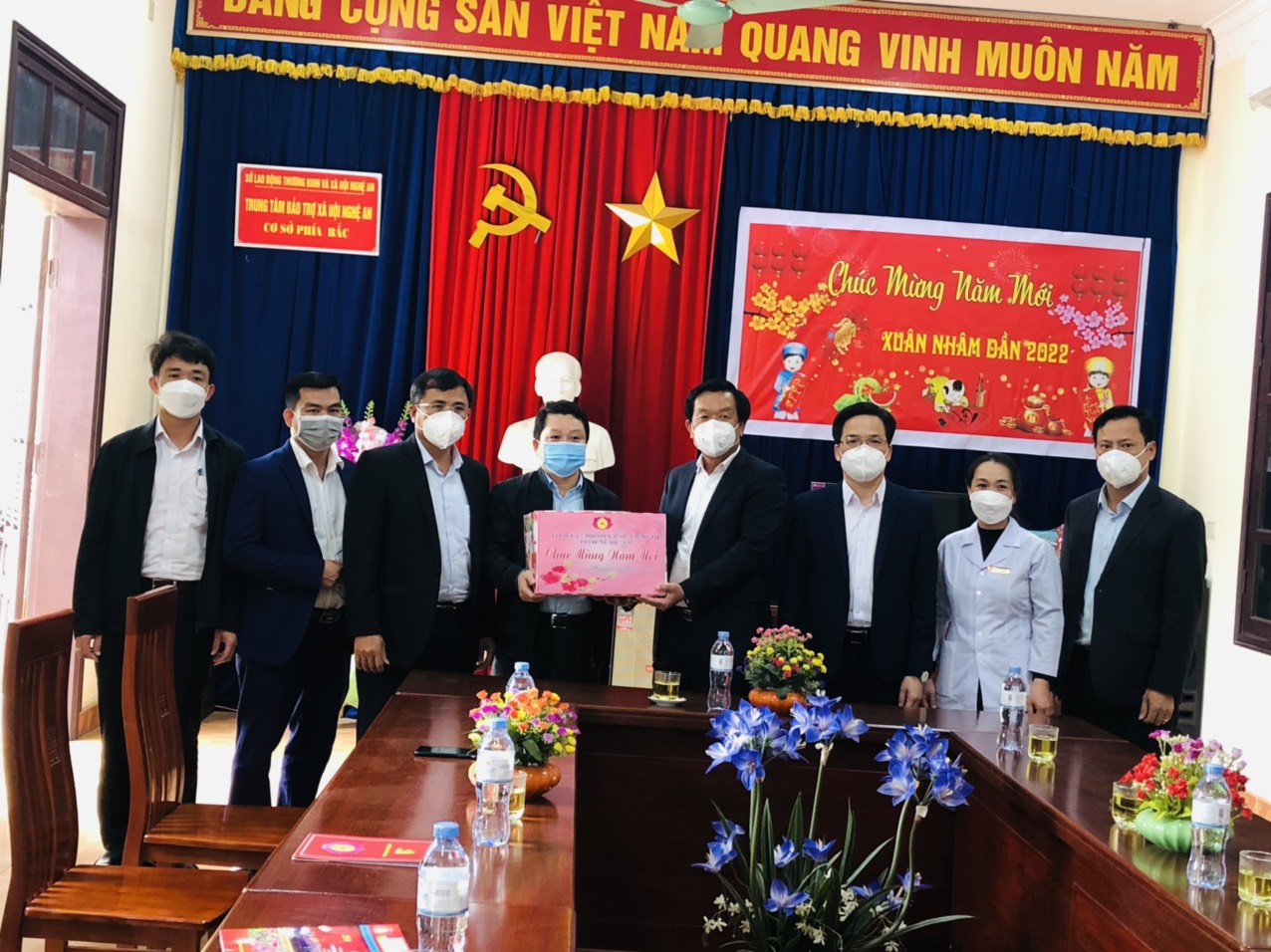 Lãnh đạo Tỉnh ủy-HĐND-UBND-UBMTTQ tỉnh tới thăm, chúc tết tập thể viên chức, người lao động và đối tượng tại Trung tâm Bảo trợ xã hội Nghệ An